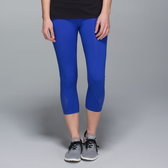 Lululemon Run: Inspire Crop II (Mesh)
Harbor Blue / Black Size 6 - Picture 6 of 14